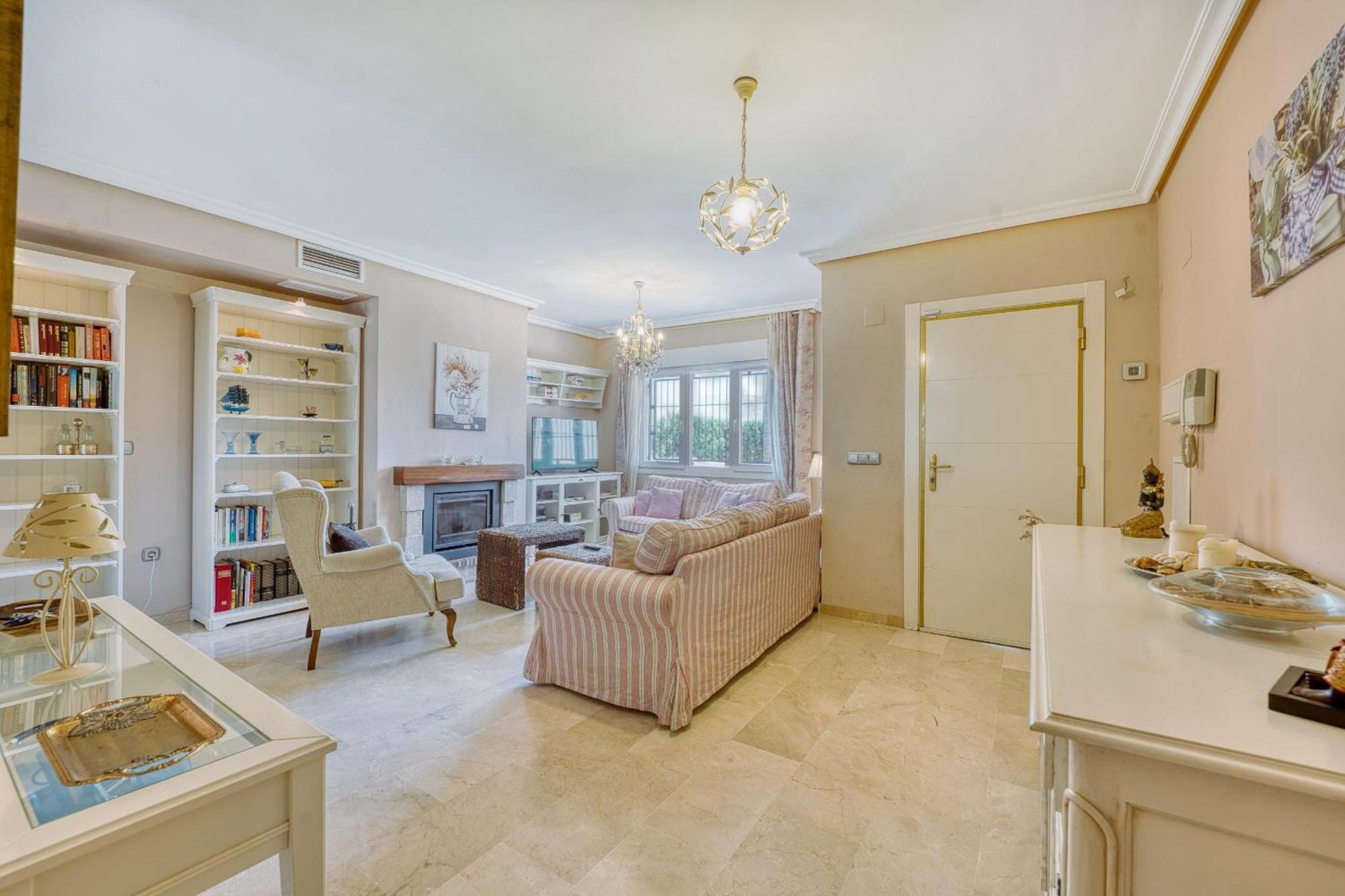 1107 Front House Vakantiehuis